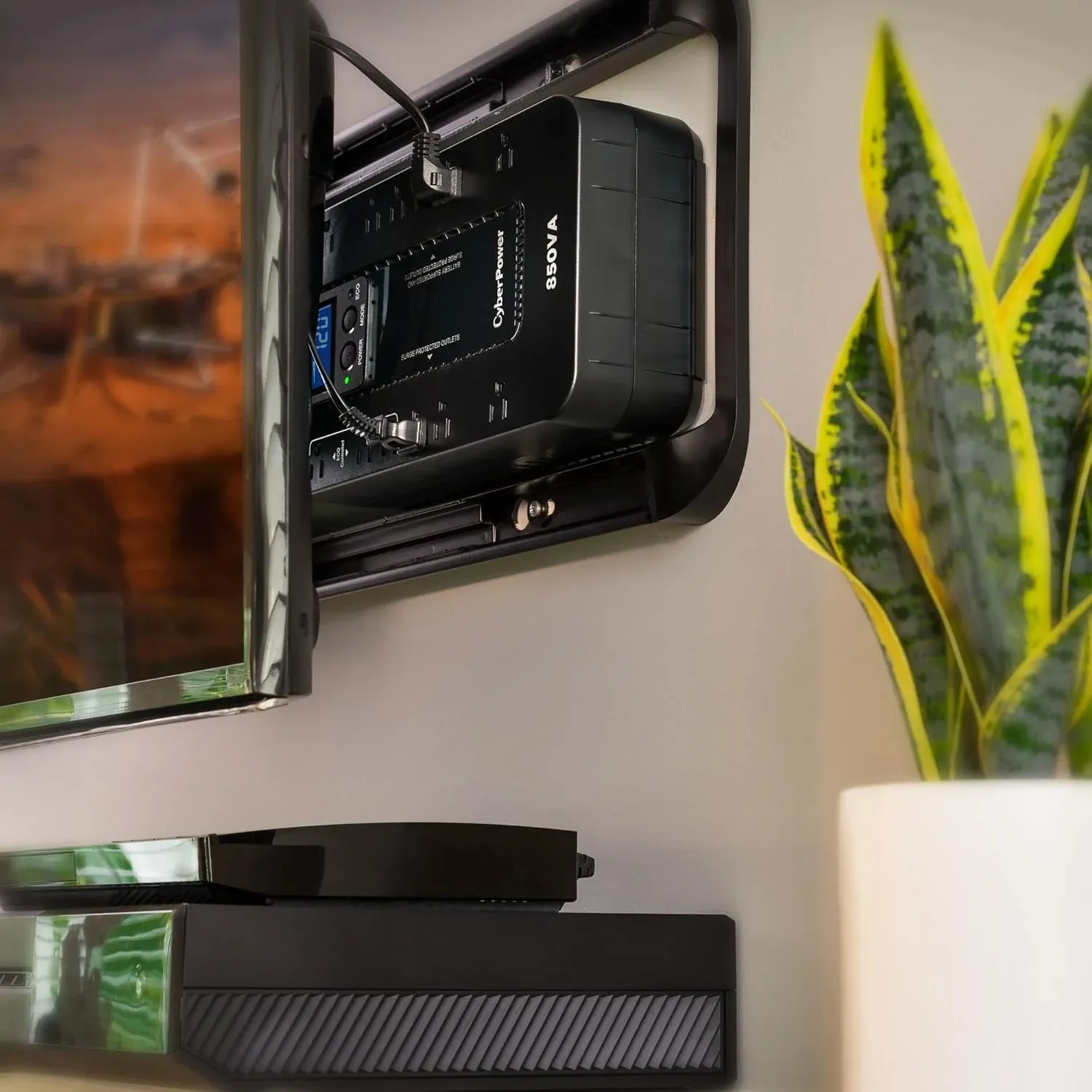 CyberPower UPS battery backup uninterruptible power supply for pc with multiple outlets setup