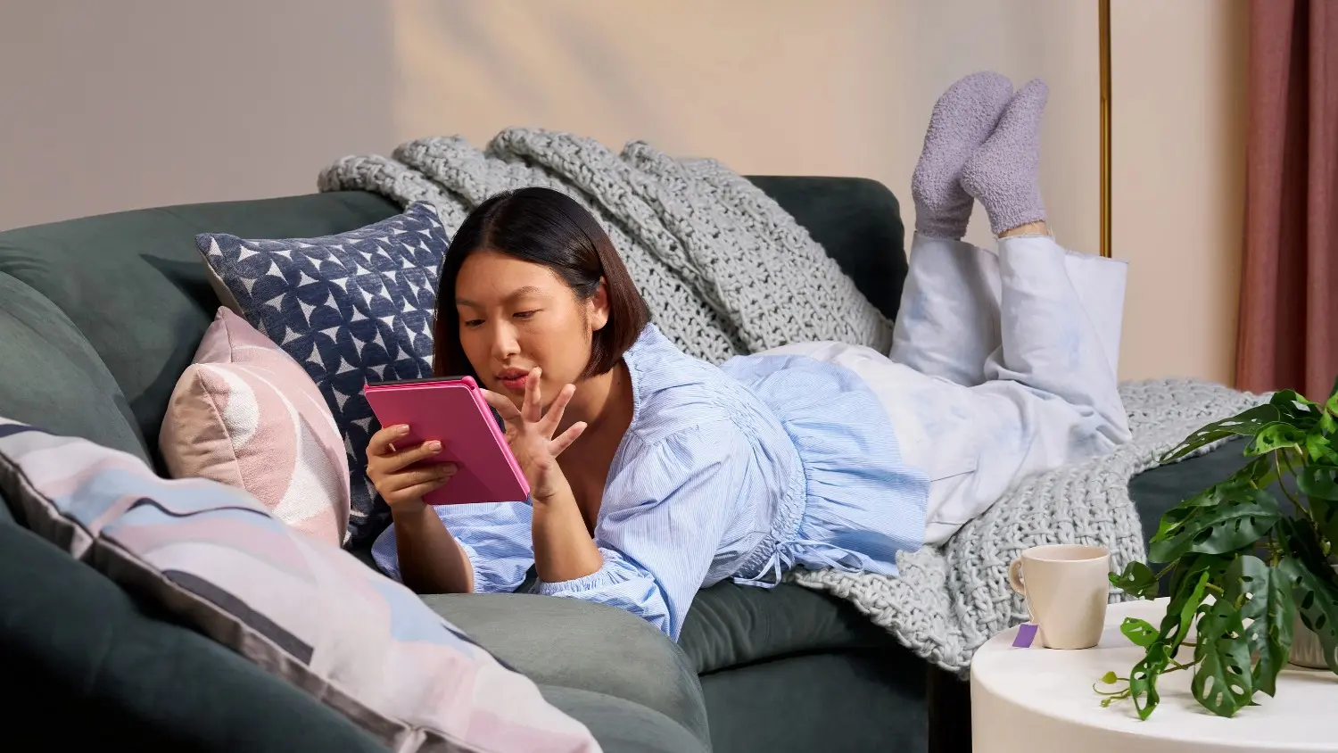 Amazon Kindle Paperwhite Review – Is the New 7" Reader Worth It? 2 amazon kindle paperwhite reading device lightweight waterproof ebook reader